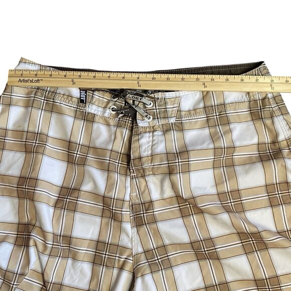 Lost Enterprises Board Shorts Plaid Crown Wings Embroidered Patches Men's Sz 36 - Picture 7 of 9